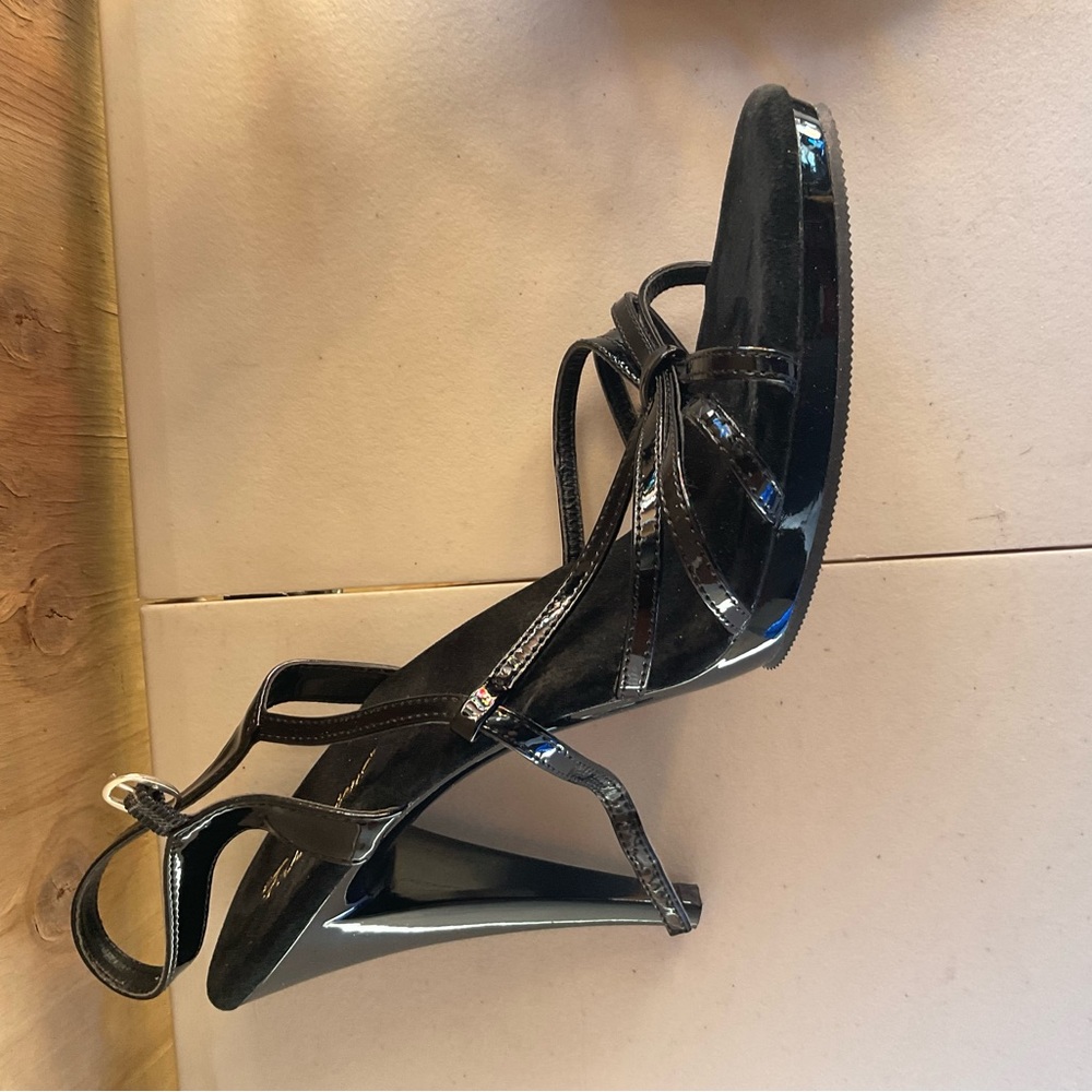 Fabulicious T-Strap Heels SZ 16